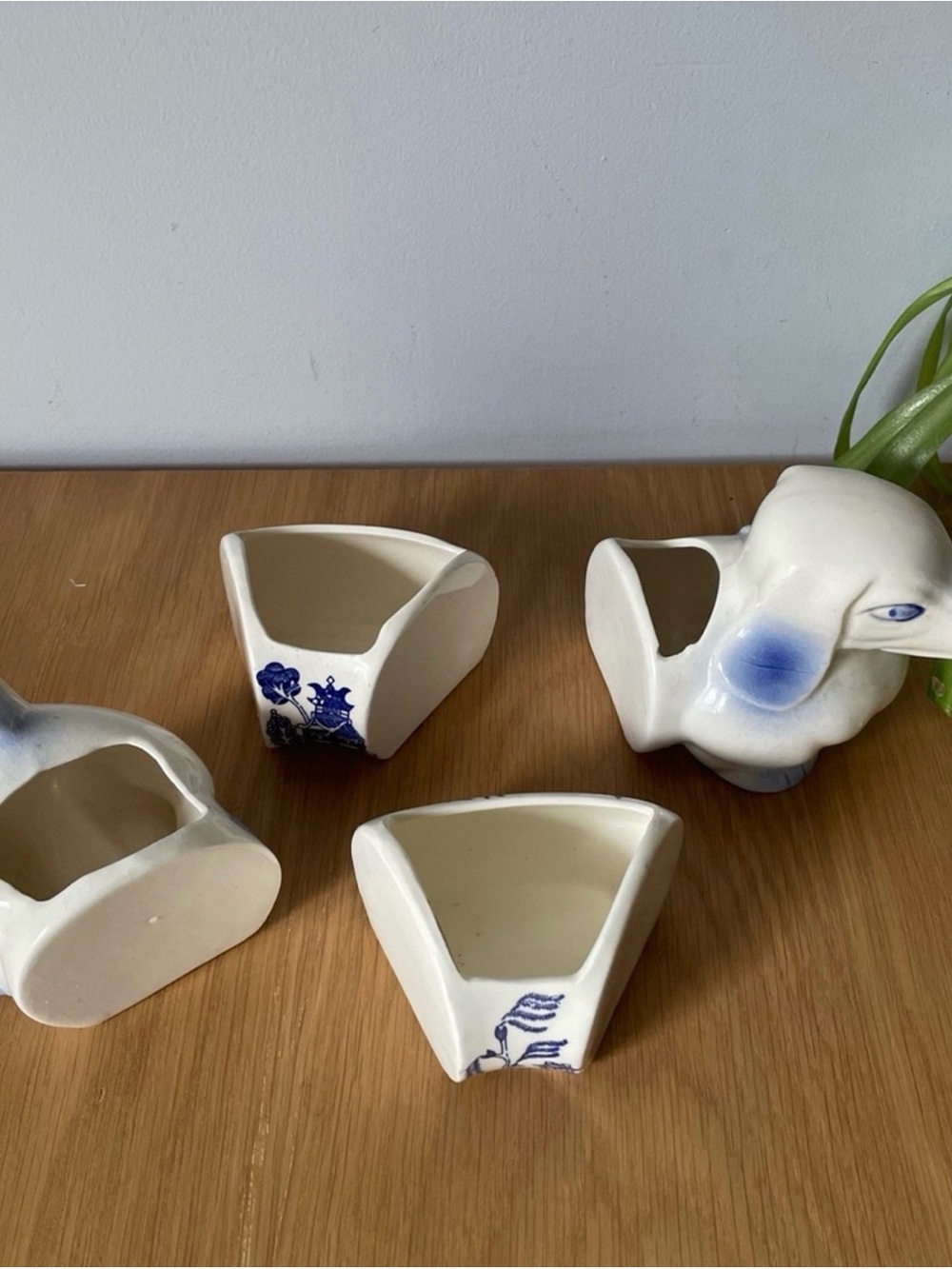 Vintage Blue Willow Dachshund 4-Piece Ceramic Planter Snack Set Japan - Picture 14 of 16